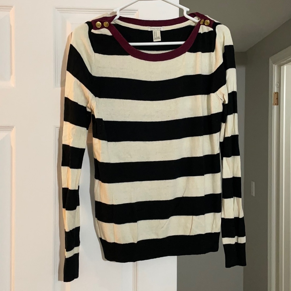 Forever 21 sweater size M